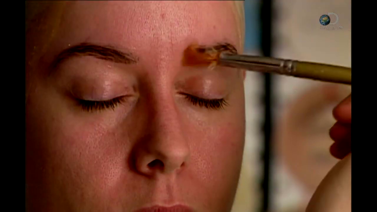 Andouillers les cils et les courcailles de la vaseline pour les protéger.